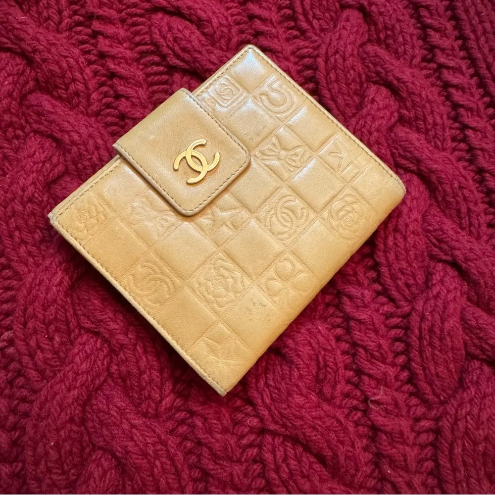 Authentic Chanel Icon Line Leather Wallet - Picture 2 of 8